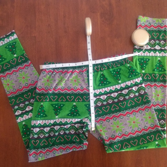 Leggings & Christmas Sweater Bundle No Boundaries - Picture 4 of 7